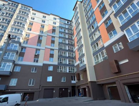 Продаж квартири 2 кімнати 65 кв. м. Максима Залізняка (Озерна) Хмельницький