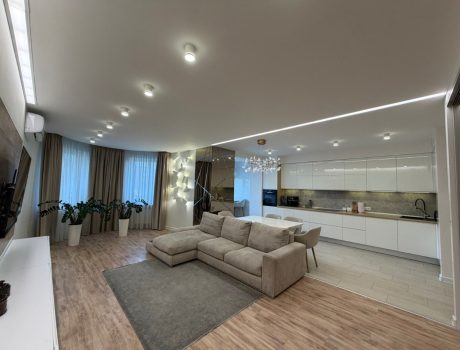 Продаж квартири 3 кімнати 96 кв. м. Лісогринівецька (Озерна) Хмельницький