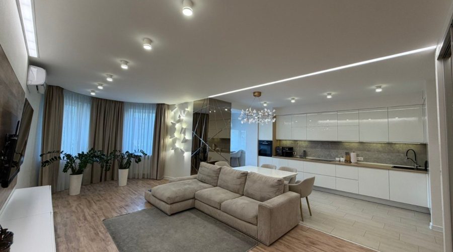 Продаж квартири 3 кімнати 96 кв. м. Лісогринівецька (Озерна) Хмельницький