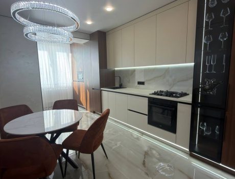 Продаж квартири 2 кімнати 81 кв. м. Кармелюка (Озерна) Хмельницький