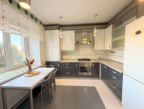 Продаж квартири 2 кімнати 69 кв. м. Будівельників (Виставка) Хмельницький