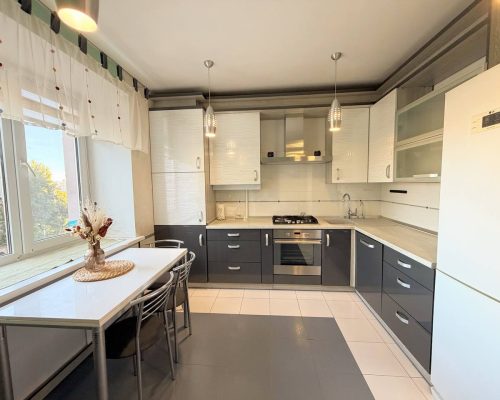 Продаж квартири 2 кімнати 69 кв. м. Будівельників (Виставка) Хмельницький