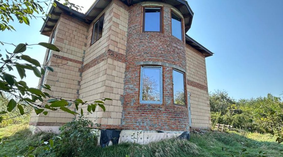 Продаж будинку 3 кімнати 120 кв. м. 6 сот. Провулок Рівний 3 (Лезнево) Хмельницький