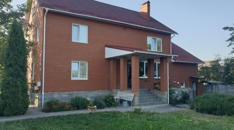 Продаж будинку 4 кімнати 315 кв. м. 7 сот. провулок – 3-тій Варшавський (Лезнево) Хмельницький