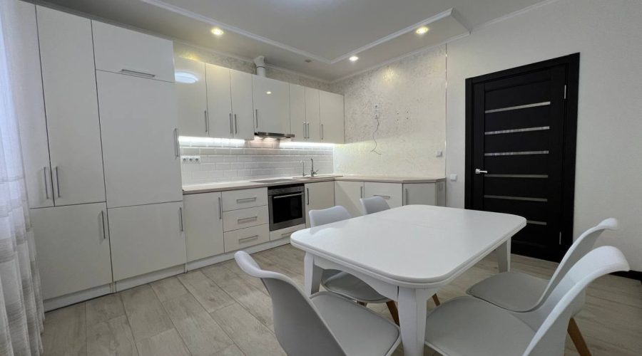 Продаж квартири 2 кімнати 75 кв. м. ЖК «Статус Скай» (Центр) Хмельницький