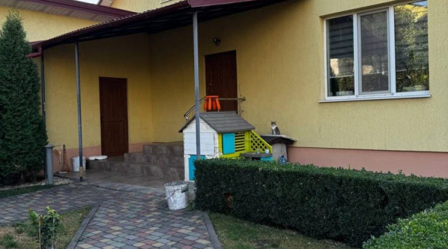 Продаж будинку 3 кімнати 118 кв. м. 6 сот. 2-й проїзд Бурштиновий (Південно-Захід) Хмельницький