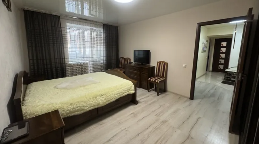 Продаж квартири 2 кімнати 65 кв. м. Лісогринівецька (Озерна) Хмельницький