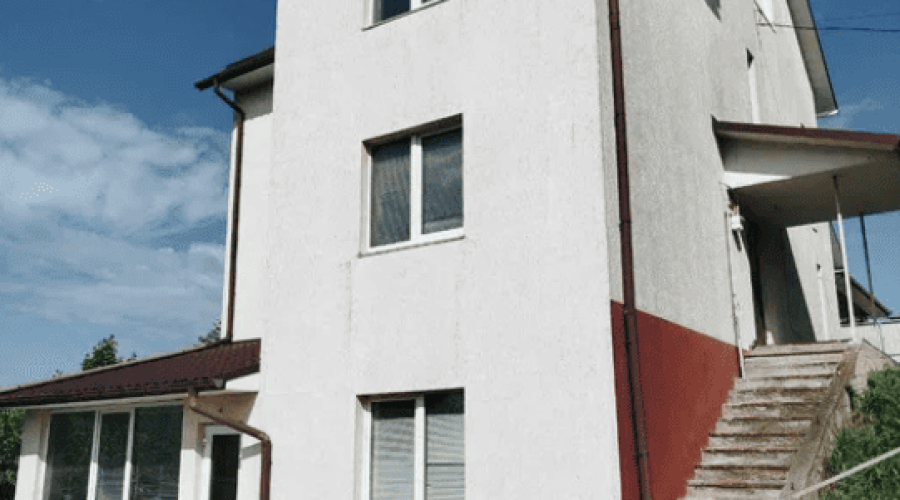 Продаж будинку 6 кімнат 220 кв. м. 9 сот. (Центр) Хмельницький