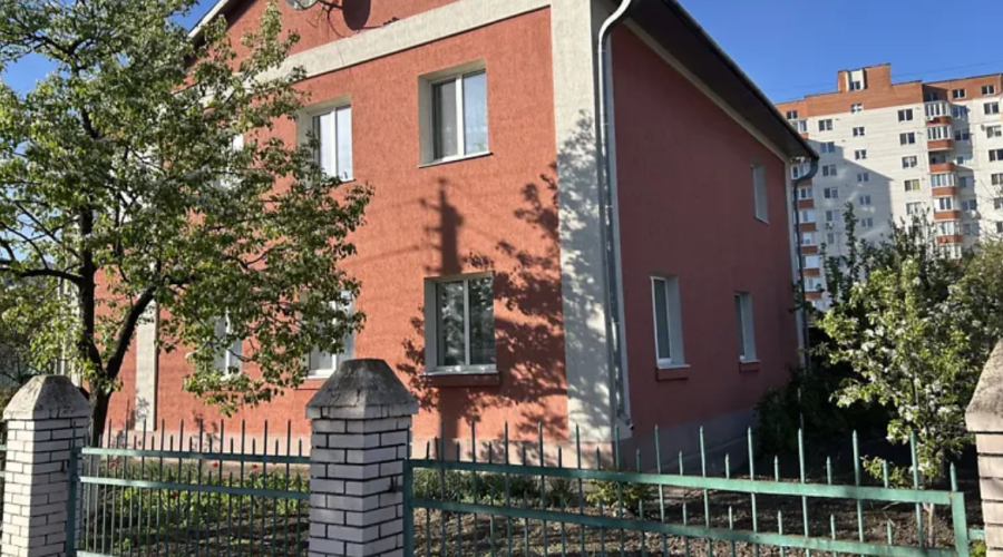 Продаж будинку 6 кімнат 205 кв. м. 6 сот. Н. Берегова (Виставка) Хмельницький