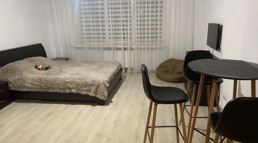 Продаж будинку 4 кімнати 200 кв. м. 2 сот. (Озерна) Хмельницький