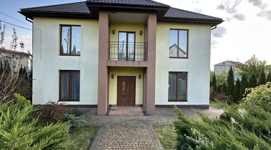 Продаж будинку 4 кімнати 295 кв. м. 10 сот. (Лезнево) Хмельницький
