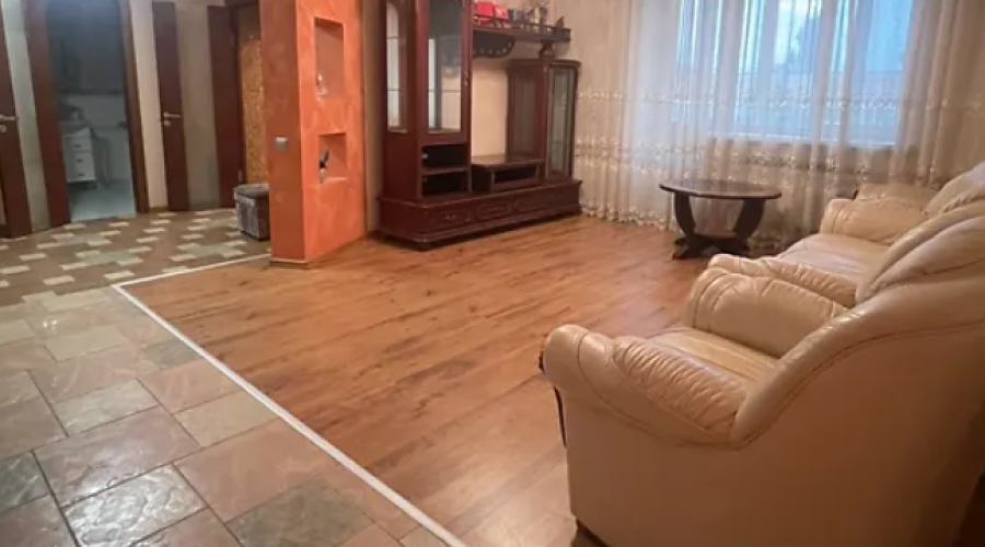Продаж квартири 4 кімнати 143 кв. м. просп. Миру (Виставка) Хмельницький