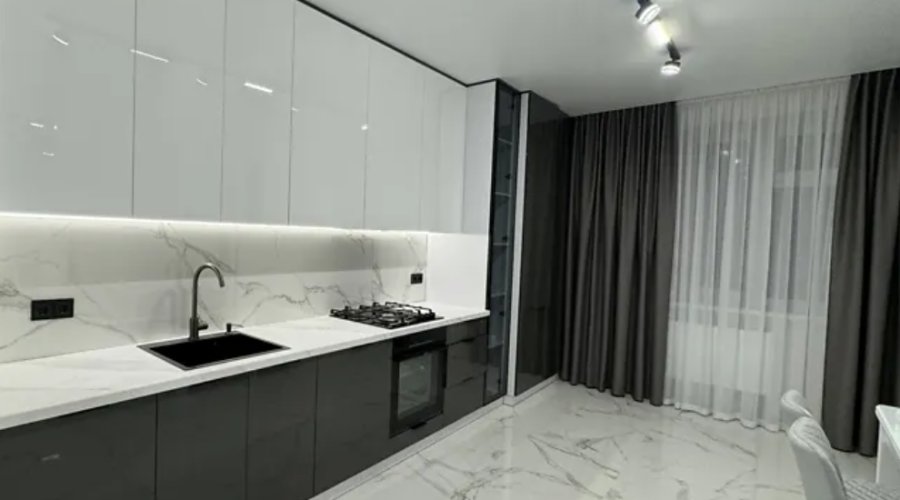 Продаж квартири 2 кімнати 67 кв. м. Кармелюка (Озерна) Хмельницький